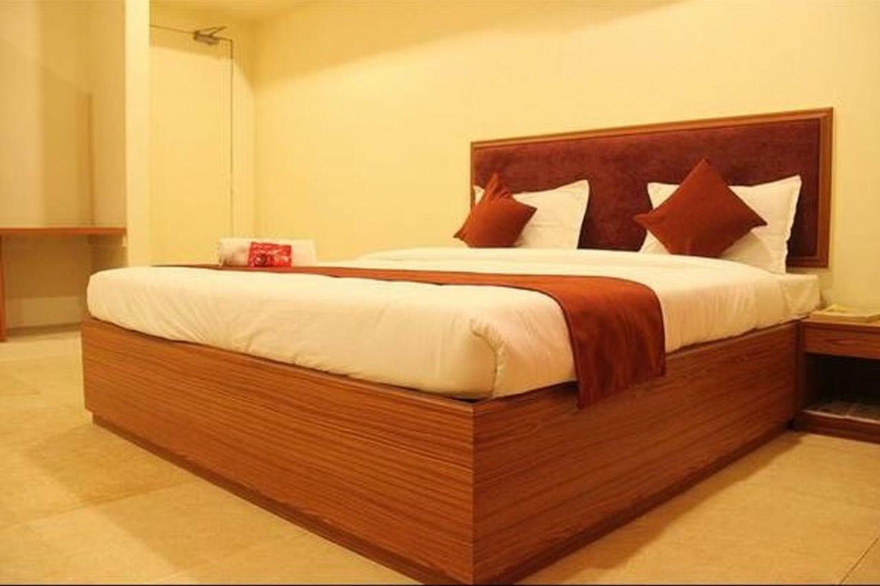 P M Regency Hotel 바도다라 외부 사진